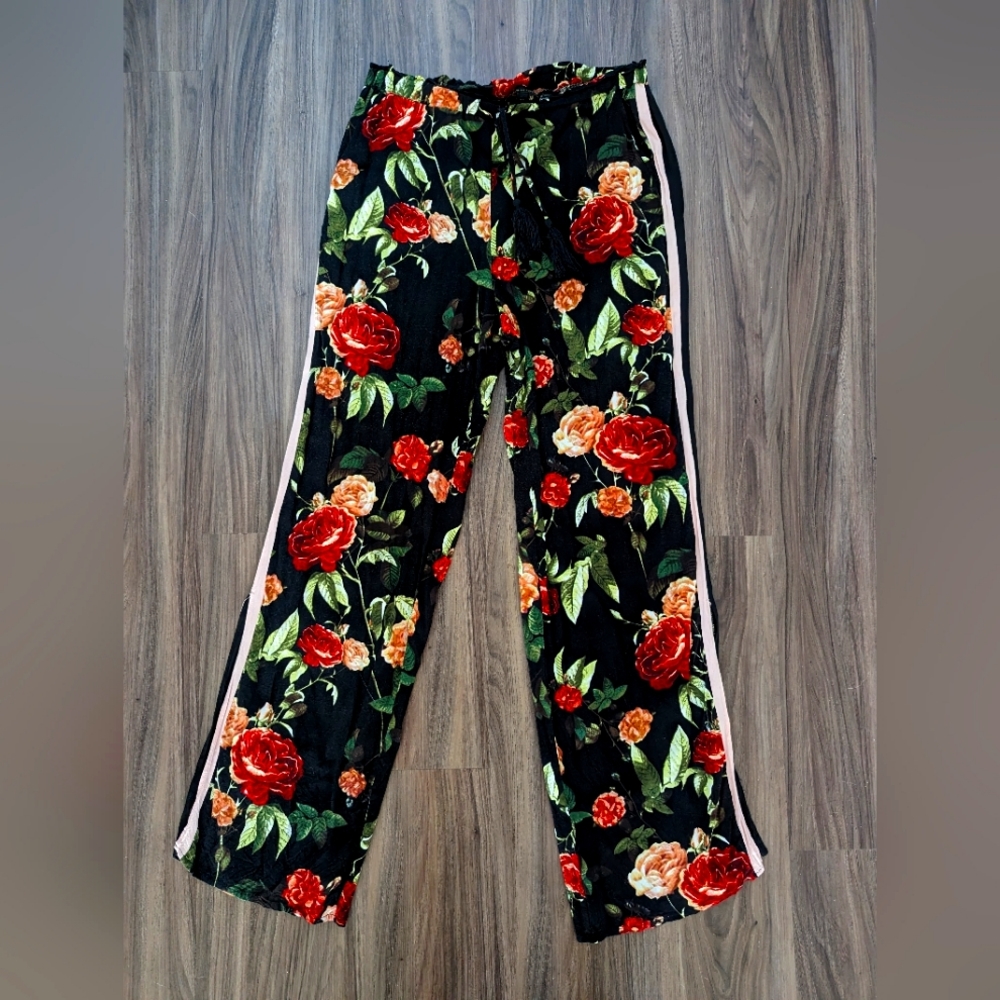 Jeans by Buffalo floral pants